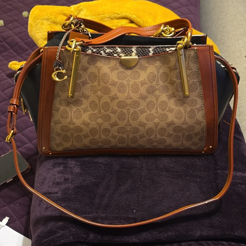 Coach Purse - Picture 4 of 8